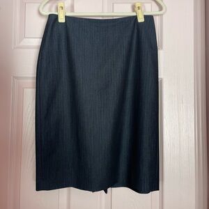 Anne Klein gabardine denim pencil skirt size 4 knee length EUC
